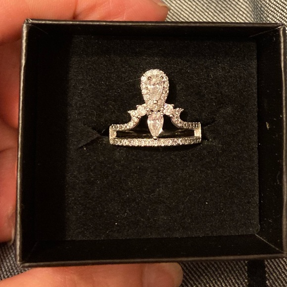 Sterling Silver and Crystal Crown Ring, Sz 5 - Picture 4 of 4
